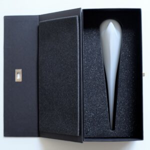 Tourterelle d'Istanbul blanche en verre par l'artiste Meral Deger