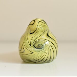 Tourterelle d'Istanbul jaune en verre par Meral Deger