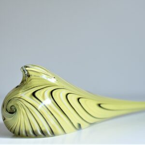 Tourterelle d'Istanbul jaune en verre par Meral Deger