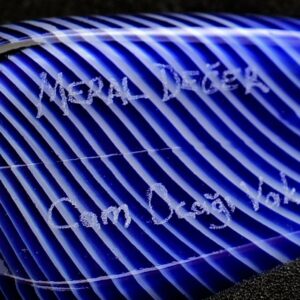 Signature sur la tourterelle d'Istanbul bleu cobalt en verre par l'artiste Meral Deger
