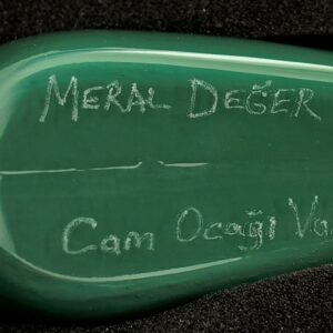 Signature sur la tourterelle d'Istanbul vert en verre par l'artiste Meral Deger