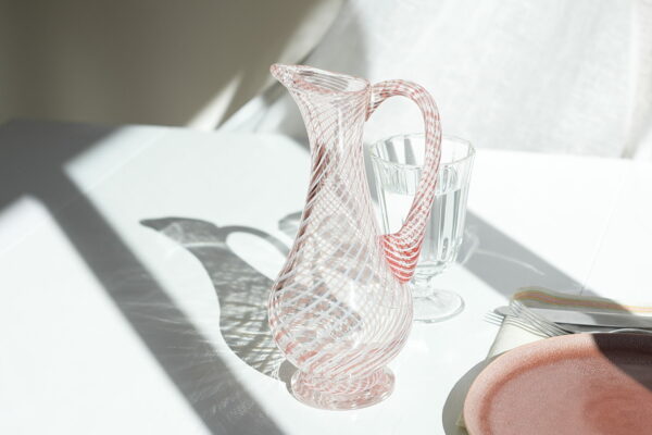 Carafe style "cesm-i bulbul" en rouge et rose