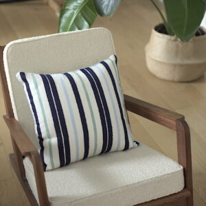Coussin "Égée" crème avec des rayures bleu ciel et vert d'eau
