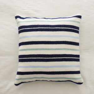 Housse de coussin tissée et cousue à la main avec des rayures bleu marine, bleu ciel et vert d'eau