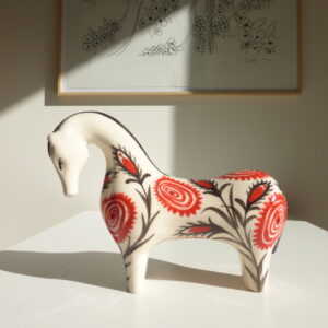 Statuette de cheval rouge turc en céramique Iznik