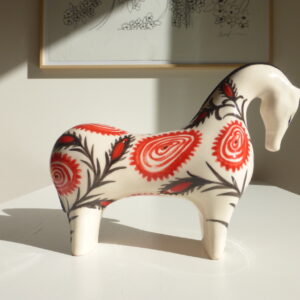 Statuette de cheval rouge turc en céramique Iznik
