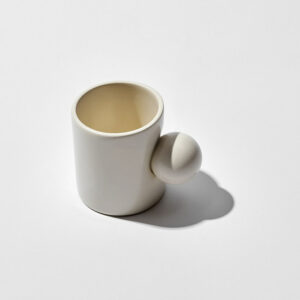 Tasse Pablo écrue, en céramique par Edetri