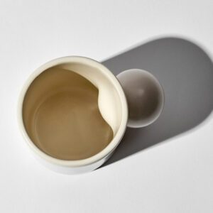 Tasse Pablo écrue, en céramique par Edetri