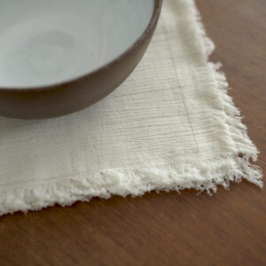 Serviette de table faite à la main, en soie, couleur crème